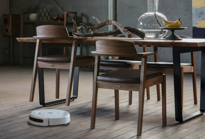 SOLID���X�Ől�C�̃n���M���O�`�F�A�́A�e�[�u���Ɉ����|���Ă��|�������₷���Ȃ�֎q�ł��B