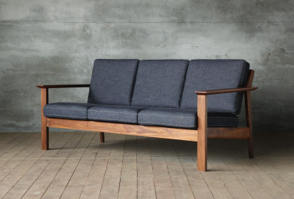 ���C�t�X�^�C����Ԏ��ɍ��킹�āA���q�l�ɂ҂�����̖ؐ��\�t�@��SOLID���X�ł���Ēv���܂��B